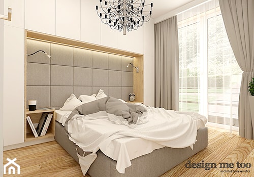 APARTAMENT W RUMI - Średnia biała z panelami tapicerowanymi sypialnia, styl skandynawski - zdjęcie od design me too
