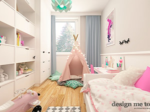 POKOJE DZIEWCZĘCE - Średni beżowy pokój dziecka dla dziecka dla dziewczynki, styl tradycyjny - zdjęcie od design me too