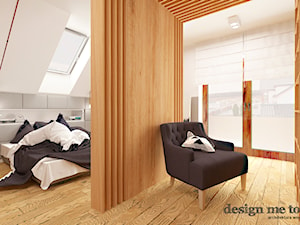 DOM W LESZNOWOLI - Duża biała sypialnia na poddaszu z balkonem / tarasem, styl nowoczesny - zdjęcie od design me too