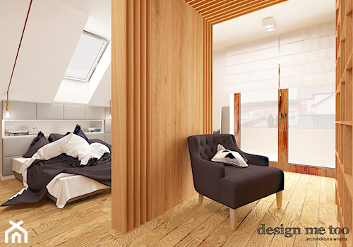 DOM W LESZNOWOLI - Duża biała sypialnia na poddaszu z balkonem / tarasem, styl nowoczesny - zdjęcie od design me too