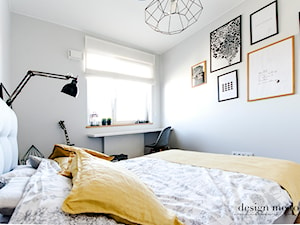 REALIZACJA SKANDYNAWIA NA WOLI - Mała biała z biurkiem sypialnia, styl skandynawski - zdjęcie od design me too