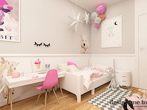 POKOJE DZIEWCZĘCE - Średni szary pokój dziecka dla dziecka dla dziewczynki, styl tradycyjny - zdjęcie od design me too