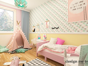 APARTAMENT W RUMI - Średni miętowy różowy pokój dziecka dla dziecka dla dziewczynki, styl skandynawski - zdjęcie od design me too
