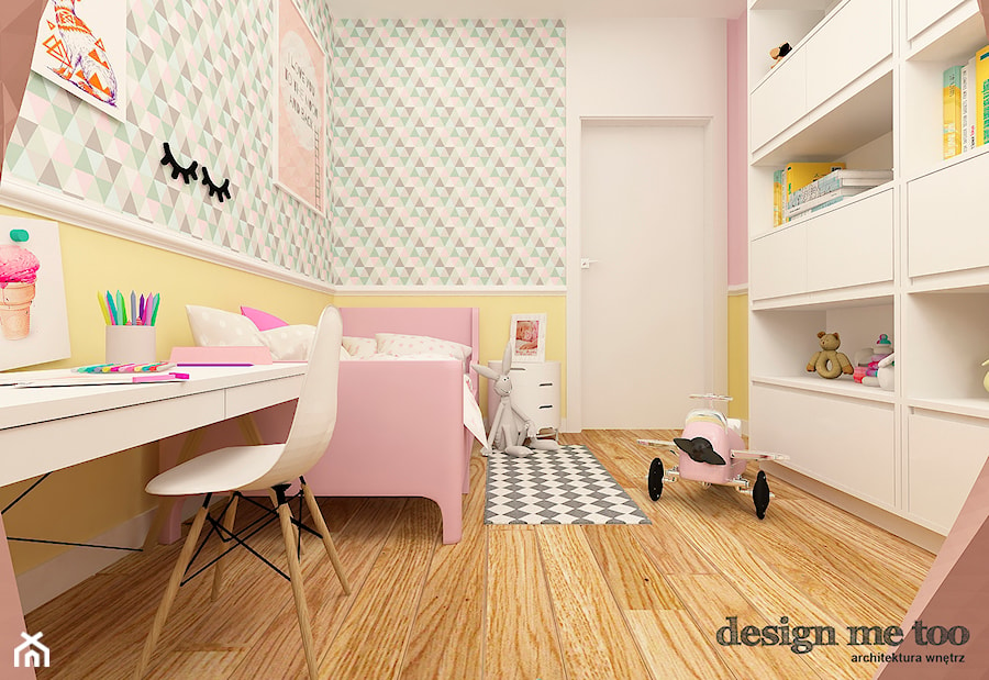 APARTAMENT W RUMI - Średni biały różowy żółty pokój dziecka dla dziecka dla dziewczynki, styl skandynawski - zdjęcie od design me too