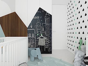 scandiBABYroom - Mały biały czarny pokój dziecka dla niemowlaka dla chłopca dla dziewczynki, styl skandynawski - zdjęcie od BYHOUSE ARCHITECTS