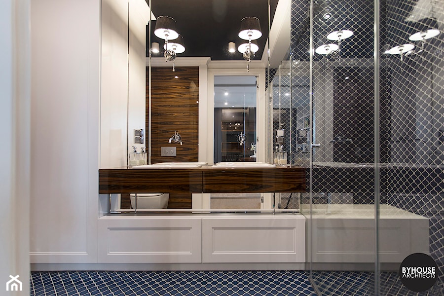 apartamentSUWAŁKI - Średnia na poddaszu bez okna z dwoma umywalkami łazienka, styl nowoczesny - zdjęcie od BYHOUSE ARCHITECTS