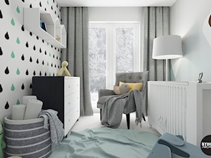 scandiBABYroom - Mały biały szary pokój dziecka dla niemowlaka dla chłopca dla dziewczynki, styl skandynawski - zdjęcie od BYHOUSE ARCHITECTS