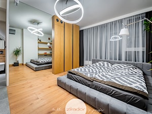 Meble do nowoczesnego domu - Duża biała sypialnia z łazienką, styl nowoczesny - zdjęcie od Zirador - Meble tworzone z pasją