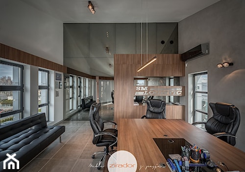 Meble biurowe - Duże w osobnym pomieszczeniu szare biuro, styl minimalistyczny - zdjęcie od Zirador - Meble tworzone z pasją