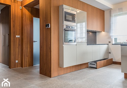 Stolarka do domu z dużym salonem - Średnia otwarta z zabudowaną lodówką kuchnia dwurzędowa, styl nowoczesny - zdjęcie od Zirador - Meble tworzone z pasją