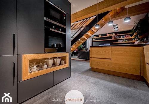 Meble do nowoczesnego domu - Średnia otwarta z zabudowaną lodówką kuchnia w kształcie litery u, styl nowoczesny - zdjęcie od Zirador - Meble tworzone z pasją