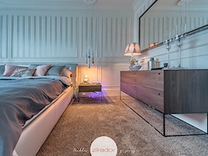 Meble do apartamentu w Krakowie - Duża biała sypialnia, styl glamour - zdjęcie od Zirador - Meble tworzone z pasją
