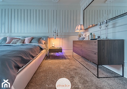 Meble do apartamentu w Krakowie - Duża biała sypialnia, styl glamour - zdjęcie od Zirador - Meble tworzone z pasją