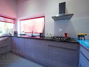 Dom w Michałowicach - Kuchnia, styl nowoczesny - zdjęcie od Tandem Design