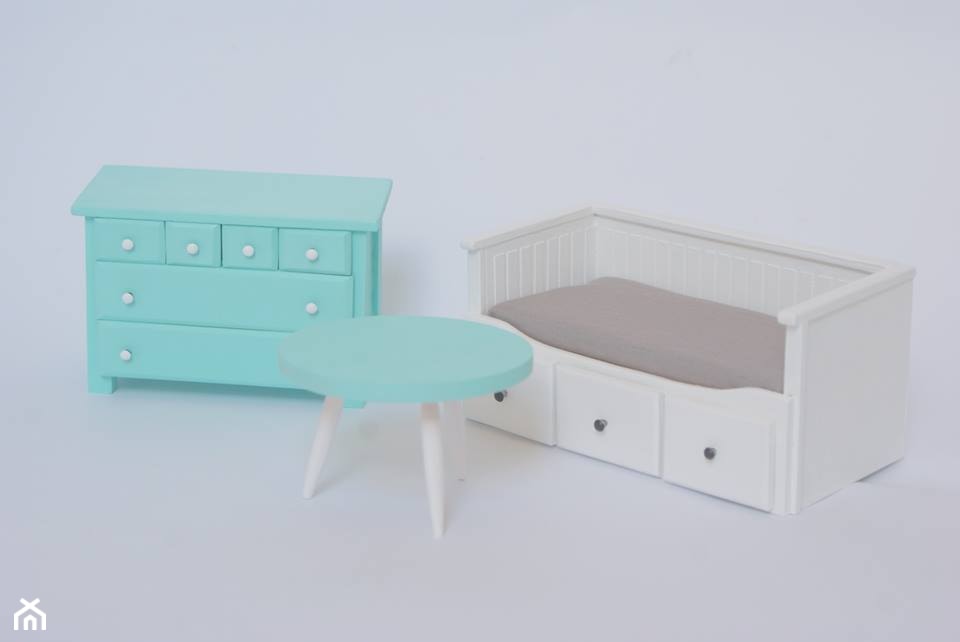 Mebelki dla lalek - Hemnes IKEA + miętowa komoda oraz stolik - zdjęcie od MyWoodVillage - Naturalnie i z pomysłem... - Homebook