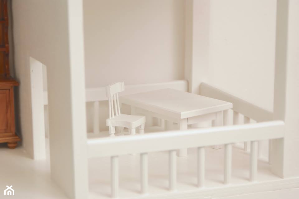 Domek dla lalek - z mebelkami zrealizowany przez MyWoodVillage - zdjęcie od MyWoodVillage - Naturalnie i z pomysłem... - Homebook