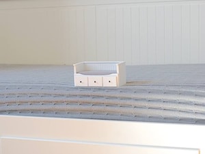 Mebelki dla lalek - Hemnes IKEA + miętowa komoda oraz stolik - zdjęcie od MyWoodVillage - Naturalnie i z pomysłem...