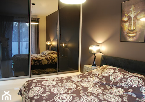 Średnia brązowa sypialnia, styl glamour - zdjęcie od YNOX Projektowanie i Aranżacje wnętrz Marlena i Robert Kościółek