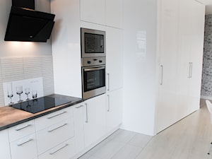 APARTAMENT NA SASKIEJ KĘPIE - Kuchnia, styl minimalistyczny - zdjęcie od YNOX Projektowanie i Aranżacje wnętrz Marlena i Robert Kościółek