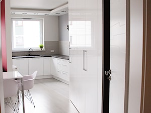 APARTAMENT NA SASKIEJ KĘPIE - Kuchnia, styl minimalistyczny - zdjęcie od YNOX Projektowanie i Aranżacje wnętrz Marlena i Robert Kościółek