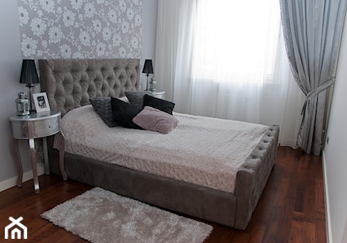 MIESZKANIE W URSUSIE - Mała szara sypialnia, styl glamour - zdjęcie od YNOX Projektowanie i Aranżacje wnętrz Marlena i Robert Kościółek