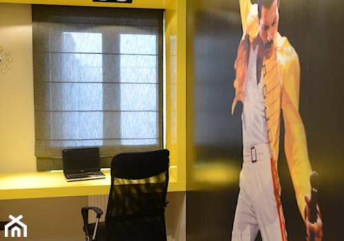 Małe z zabudowanym biurkiem żółte biuro, styl nowoczesny - zdjęcie od DALMIKO DESIGN Pracownia Projektowa