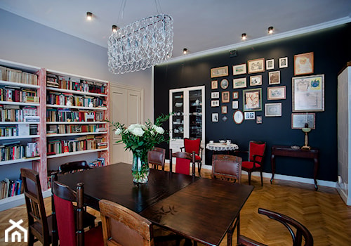 KAMIENICA W CENTRUM PŁOCKA - Średnia biała czarna jadalnia w salonie, styl nowoczesny - zdjęcie od DALMIKO DESIGN Pracownia Projektowa
