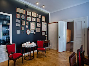 KAMIENICA W CENTRUM PŁOCKA - Średnia czarna szara jadalnia jako osobne pomieszczenie, styl nowoczesny - zdjęcie od DALMIKO DESIGN Pracownia Projektowa