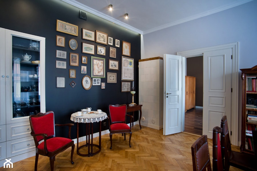 KAMIENICA W CENTRUM PŁOCKA - Średnia czarna szara jadalnia jako osobne pomieszczenie, styl nowoczesny - zdjęcie od DALMIKO DESIGN Pracownia Projektowa