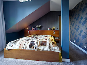 DOM Z MUZYKĄ - Mała sypialnia na poddaszu, styl nowoczesny - zdjęcie od DALMIKO DESIGN Pracownia Projektowa