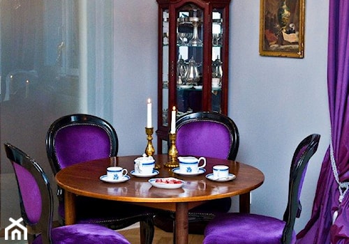 MIESZKANIE W KAMIENICY - Mała szara jadalnia jako osobne pomieszczenie, styl tradycyjny - zdjęcie od DALMIKO DESIGN Pracownia Projektowa