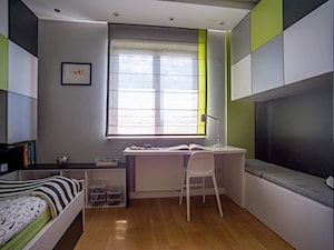 MIESZKANIE Z CEGŁĄ - Średni biały szary zielony pokój dziecka dla nastolatka, styl nowoczesny - zdjęcie od DALMIKO DESIGN Pracownia Projektowa