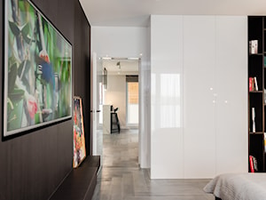 PUZZLE Z MCHU - Mała biała sypialnia, styl nowoczesny - zdjęcie od DALMIKO DESIGN Pracownia Projektowa