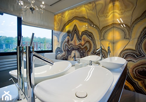 DOM NAD WISŁĄ - Średnia bez okna z lustrem z dwoma umywalkami łazienka, styl glamour - zdjęcie od DALMIKO DESIGN Pracownia Projektowa
