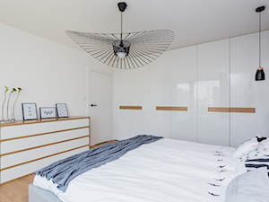 Minimalistyczna sypialnia - zdjęcie od ZAWICKA-ID Projektowanie wnętrz