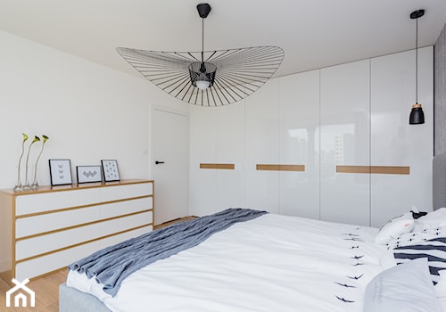 Minimalistyczna sypialnia - zdjęcie od ZAWICKA-ID Projektowanie wnętrz