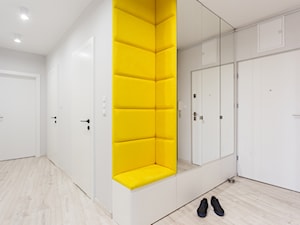 90 m2 po remoncie - Średni szary hol / przedpokój, styl nowoczesny - zdjęcie od ZAWICKA-ID Projektowanie wnętrz