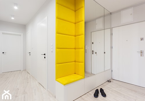 90 m2 po remoncie - Średni szary hol / przedpokój, styl nowoczesny - zdjęcie od ZAWICKA-ID Projektowanie wnętrz