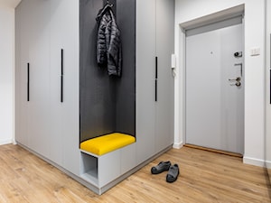 Remont generalny 54 m2 - Hol / przedpokój, styl nowoczesny - zdjęcie od ZAWICKA-ID Projektowanie wnętrz
