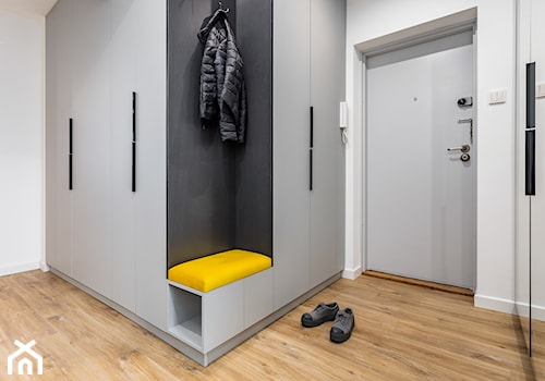 Remont generalny 54 m2 - Hol / przedpokój, styl nowoczesny - zdjęcie od ZAWICKA-ID Projektowanie wnętrz