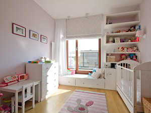 Apartament dla 4-osobowej rodziny - Średni szary pokój dziecka dla dziecka dla dziewczynki, styl nowoczesny - zdjęcie od ZAWICKA-ID Projektowanie wnętrz