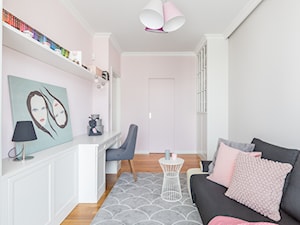 Apartament na Ursynowie - Średni biały różowy pokój dziecka dla nastolatka dla chłopca dla dziewczynki, styl nowoczesny - zdjęcie od ZAWICKA-ID Projektowanie wnętrz