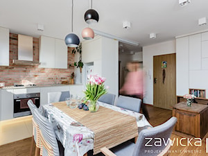 Mieszkanie na Bielanach - Średni biały salon z kuchnią z jadalnią - zdjęcie od ZAWICKA-ID Projektowanie wnętrz