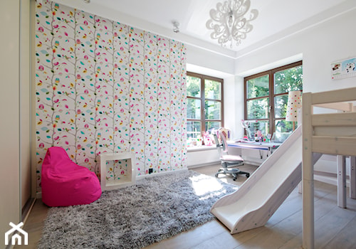 Dom w Białołęce - Średni biały pokój dziecka dla dziecka dla dziewczynki, styl nowoczesny - zdjęcie od ZAWICKA-ID Projektowanie wnętrz