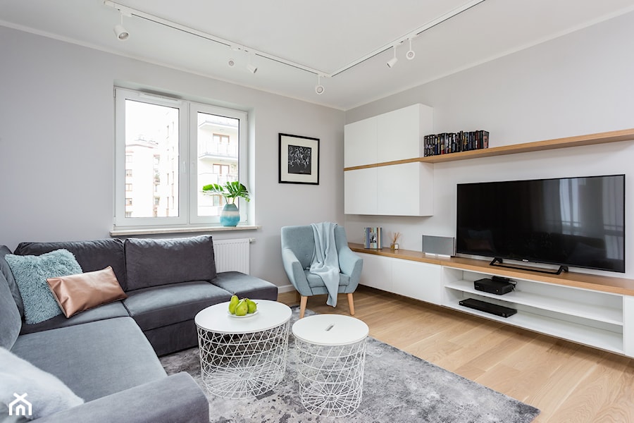 Mieszkanie dla rodziny - Średni biały salon, styl skandynawski - zdjęcie od ZAWICKA-ID Projektowanie wnętrz