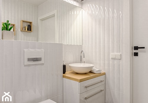 Czarno - biała łazienka z wanną - zdjęcie od ZAWICKA-ID Projektowanie wnętrz