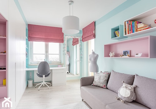 90 m2 po remoncie - Średni biały niebieski pokój dziecka dla nastolatka dla dziewczynki, styl nowoczesny - zdjęcie od ZAWICKA-ID Projektowanie wnętrz
