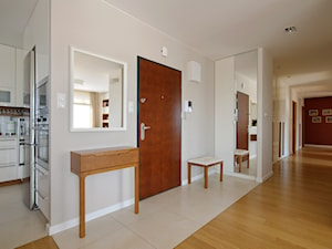 Apartament dla 4-osobowej rodziny - Hol / przedpokój, styl nowoczesny - zdjęcie od ZAWICKA-ID Projektowanie wnętrz