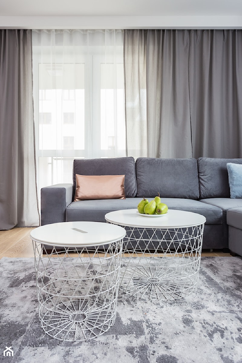 Mieszkanie dla rodziny - Mały biały salon, styl skandynawski - zdjęcie od ZAWICKA-ID Projektowanie wnętrz