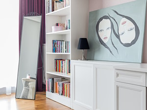 Apartament na Ursynowie - Mały biały różowy pokój dziecka dla nastolatka dla chłopca dla dziewczynki, styl nowoczesny - zdjęcie od ZAWICKA-ID Projektowanie wnętrz